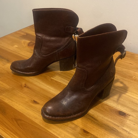 NWT Frye Lucinda Short Reddish Dark Brown Size 6 - Picture 5 of 13